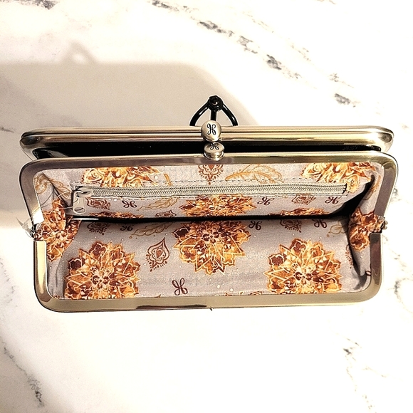 NEW HOBO Black Leather Raised Unique Pattern 'Lauren' Wallet w/Wanderlust Lining - Picture 4 of 10